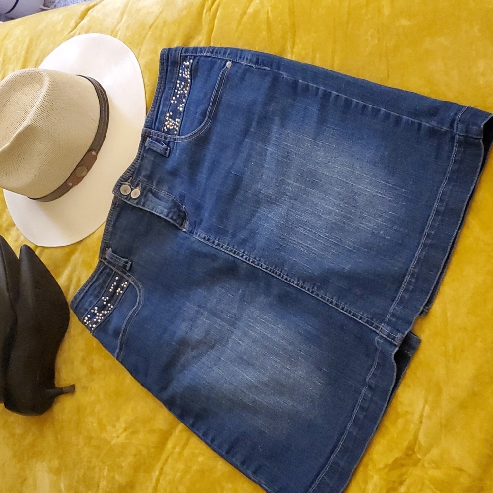 Style & Co Jean skirt sz 10 w/ stretch.